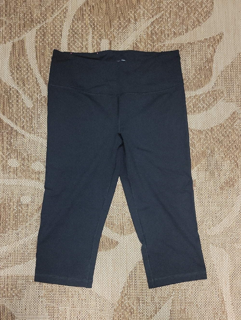 Victoria's Secret Black Capri Leggings